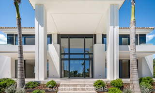 Nieuwe, moderne, architectonische villa met adembenemend zeezicht te koop op Marbella’s Golden Mile 799338 