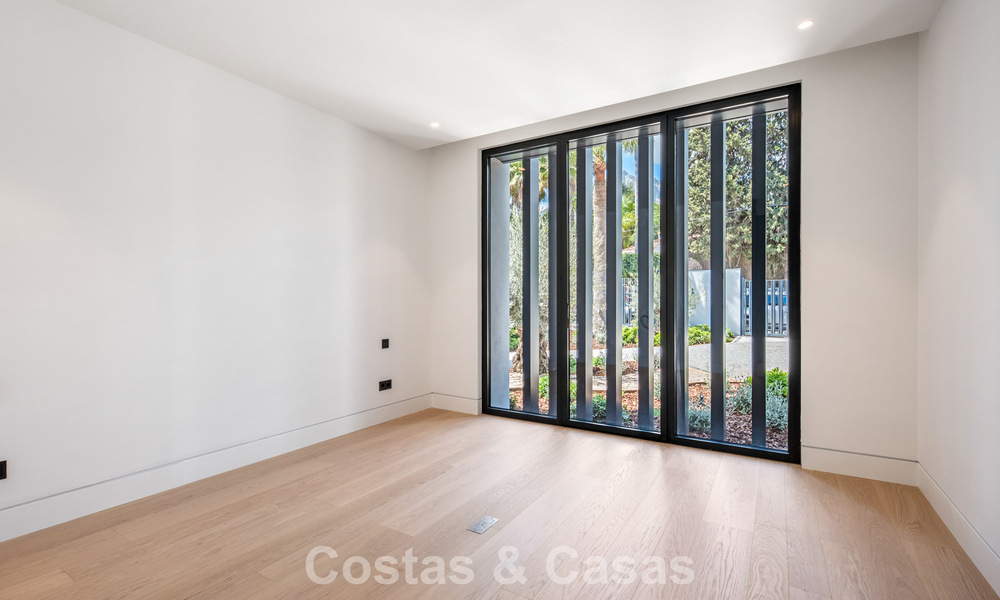 Nieuwe, moderne, architectonische villa met adembenemend zeezicht te koop op Marbella’s Golden Mile 799348