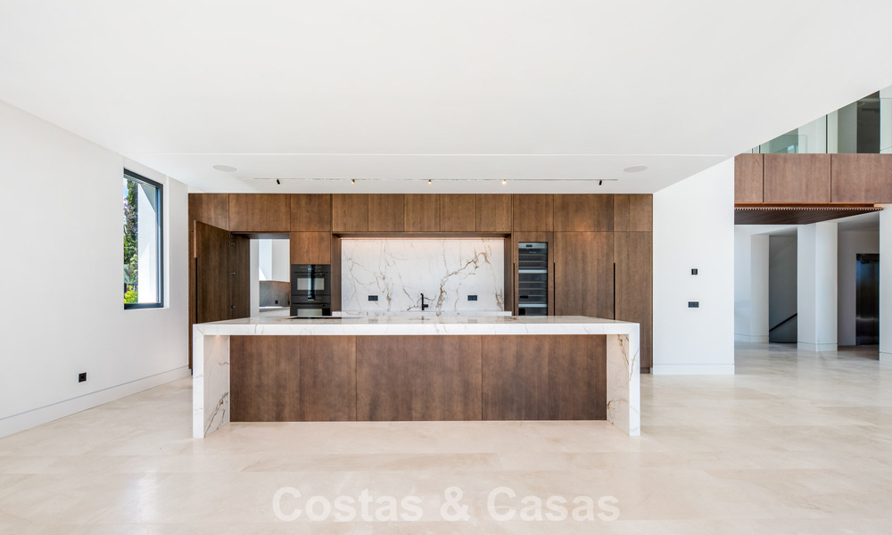 Nieuwe, moderne, architectonische villa met adembenemend zeezicht te koop op Marbella’s Golden Mile 799351