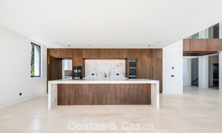 Nieuwe, moderne, architectonische villa met adembenemend zeezicht te koop op Marbella’s Golden Mile 799351 