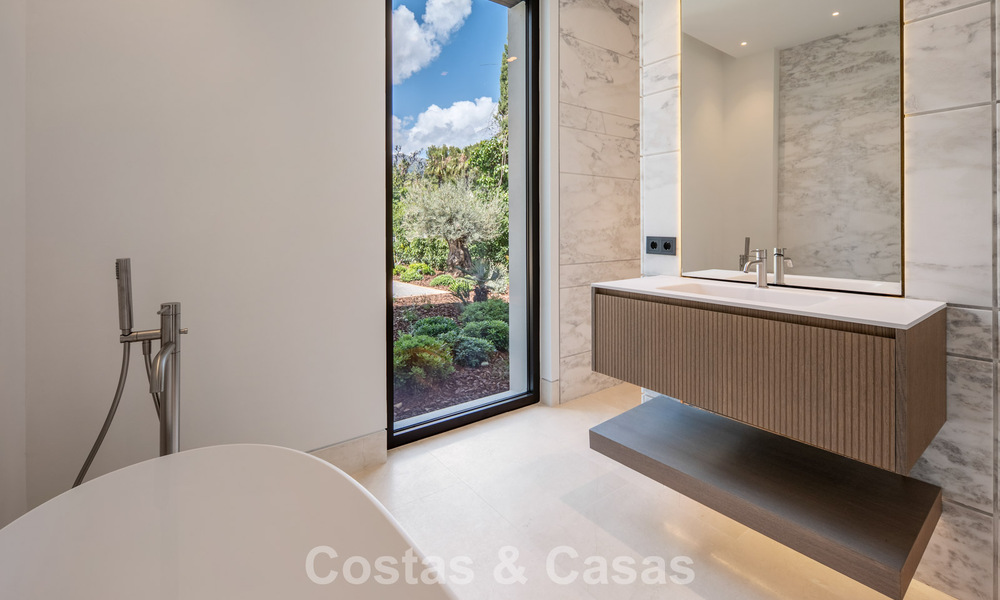 Nieuwe, moderne, architectonische villa met adembenemend zeezicht te koop op Marbella’s Golden Mile 799356