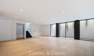 Nieuwe, moderne, architectonische villa met adembenemend zeezicht te koop op Marbella’s Golden Mile 799366 