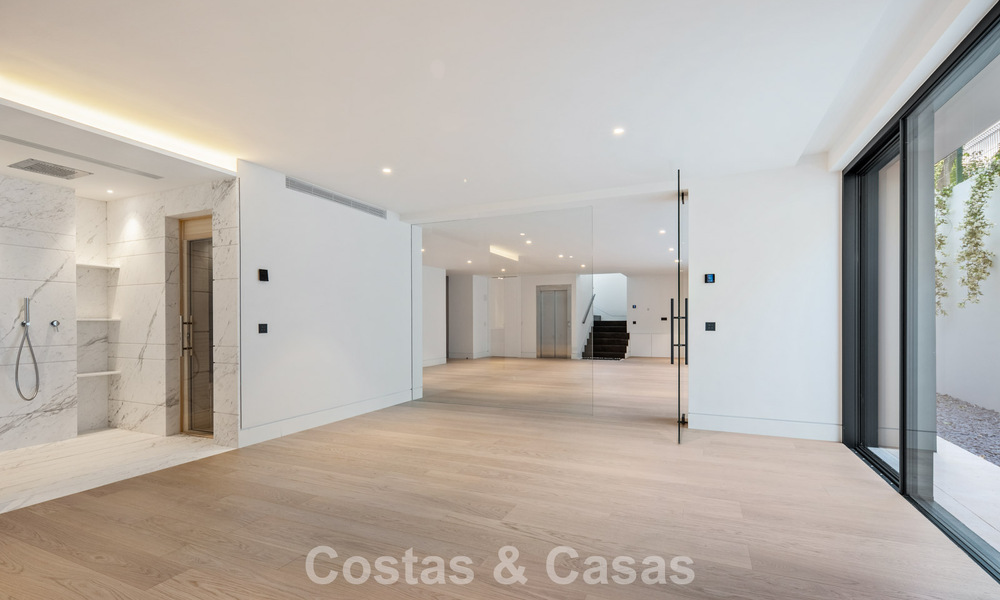 Nieuwe, moderne, architectonische villa met adembenemend zeezicht te koop op Marbella’s Golden Mile 799368