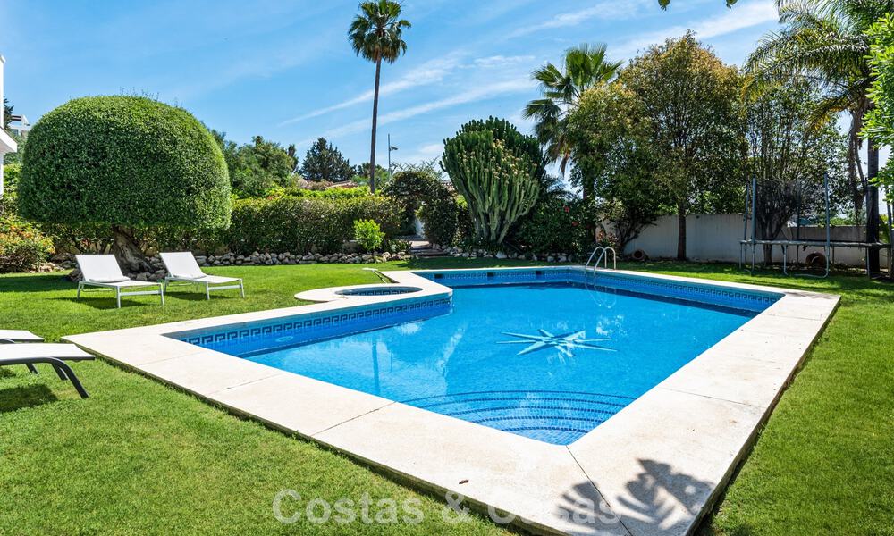 Tijdloze Spaanse luxevilla met grote tuin en zwembad te koop in de heuvels van Marbella - Benahavis 799373