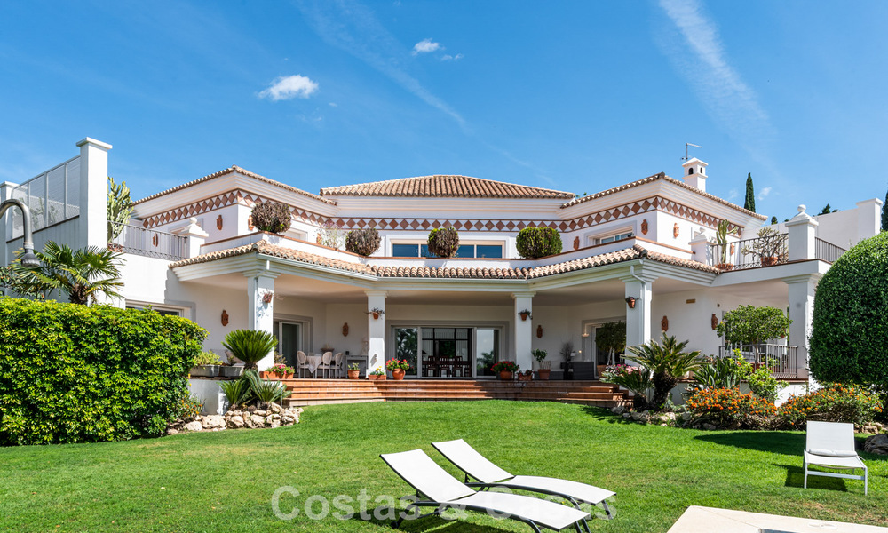 Tijdloze Spaanse luxevilla met grote tuin en zwembad te koop in de heuvels van Marbella - Benahavis 799374