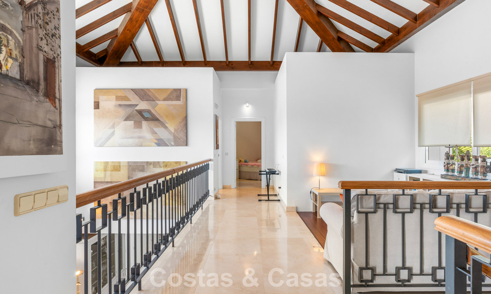 Tijdloze Spaanse luxevilla met grote tuin en zwembad te koop in de heuvels van Marbella - Benahavis 799375