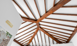 Tijdloze Spaanse luxevilla met grote tuin en zwembad te koop in de heuvels van Marbella - Benahavis 799376 