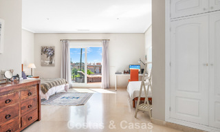 Tijdloze Spaanse luxevilla met grote tuin en zwembad te koop in de heuvels van Marbella - Benahavis 799379 