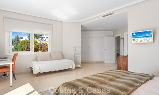 Tijdloze Spaanse luxevilla met grote tuin en zwembad te koop in de heuvels van Marbella - Benahavis 799382 