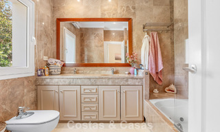 Tijdloze Spaanse luxevilla met grote tuin en zwembad te koop in de heuvels van Marbella - Benahavis 799386 