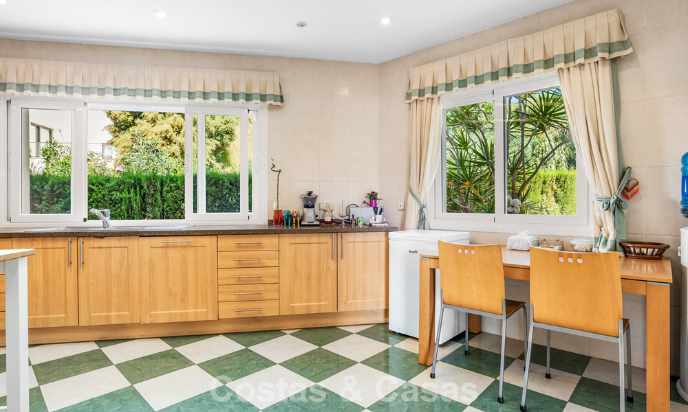 Tijdloze Spaanse luxevilla met grote tuin en zwembad te koop in de heuvels van Marbella - Benahavis 799391