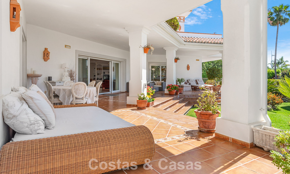 Tijdloze Spaanse luxevilla met grote tuin en zwembad te koop in de heuvels van Marbella - Benahavis 799393