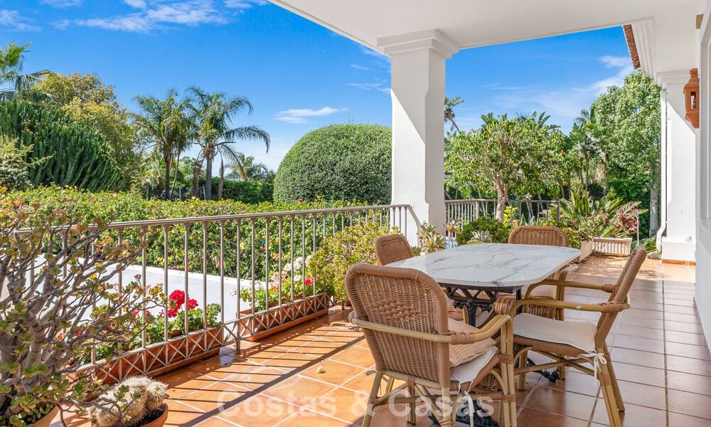 Tijdloze Spaanse luxevilla met grote tuin en zwembad te koop in de heuvels van Marbella - Benahavis 799396
