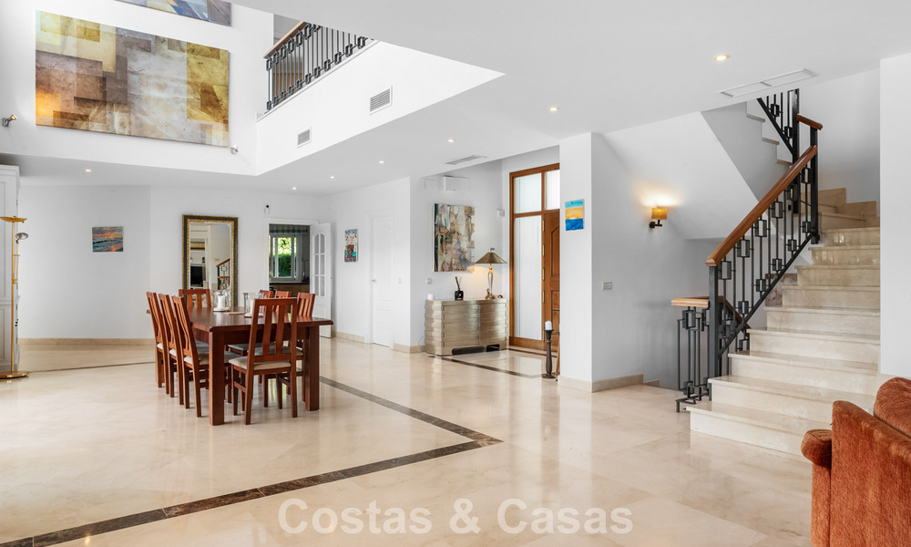 Tijdloze Spaanse luxevilla met grote tuin en zwembad te koop in de heuvels van Marbella - Benahavis 799398