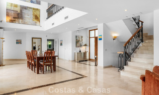 Tijdloze Spaanse luxevilla met grote tuin en zwembad te koop in de heuvels van Marbella - Benahavis 799398 