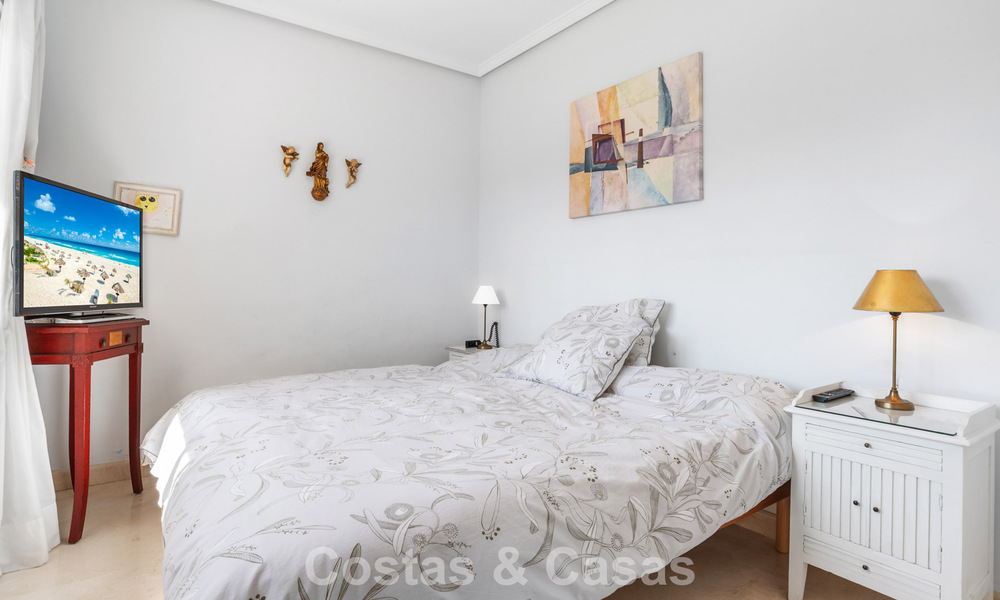 Tijdloze Spaanse luxevilla met grote tuin en zwembad te koop in de heuvels van Marbella - Benahavis 799401