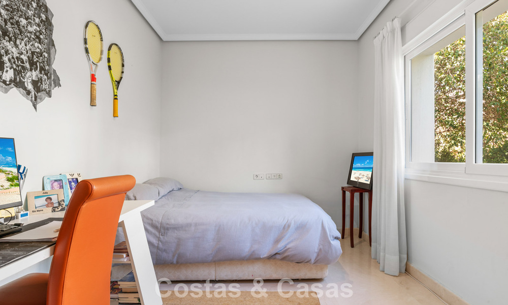 Tijdloze Spaanse luxevilla met grote tuin en zwembad te koop in de heuvels van Marbella - Benahavis 799402