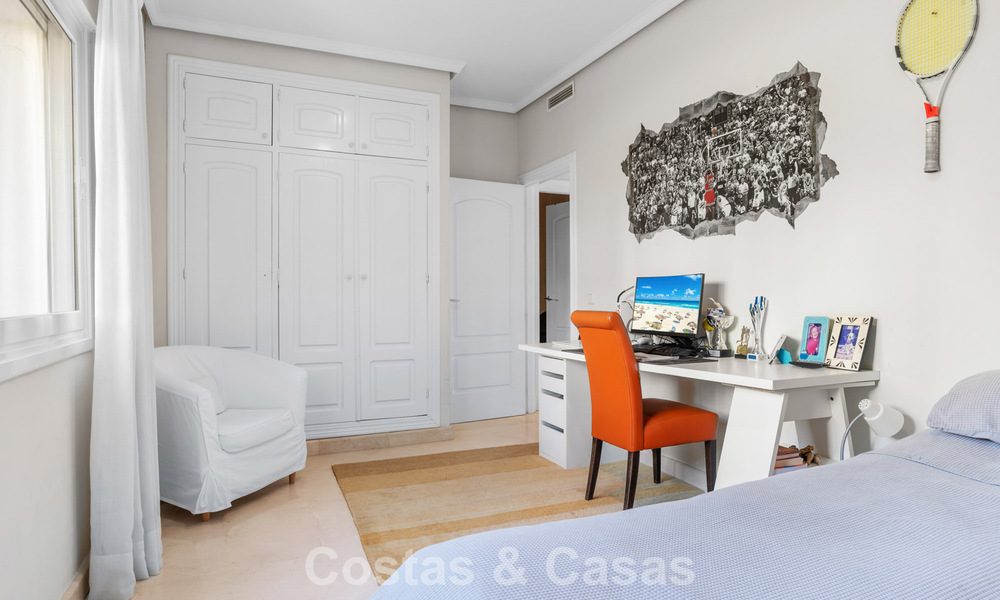 Tijdloze Spaanse luxevilla met grote tuin en zwembad te koop in de heuvels van Marbella - Benahavis 799403