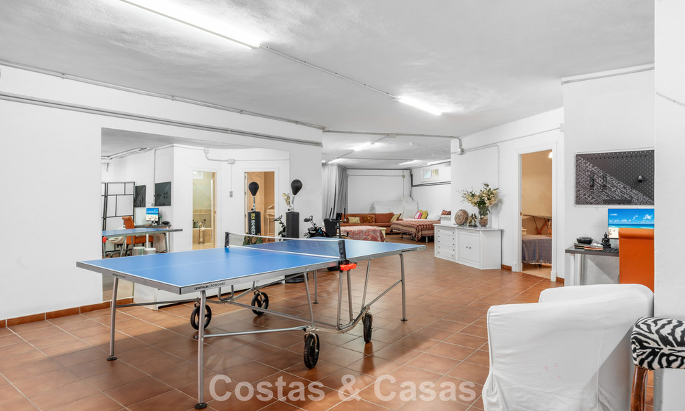 Tijdloze Spaanse luxevilla met grote tuin en zwembad te koop in de heuvels van Marbella - Benahavis 799409