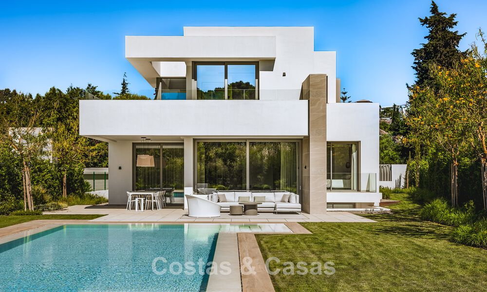 Stijlvolle hedendaagse villa te koop op de New Golden Mile tussen Marbella en Estepona 799477