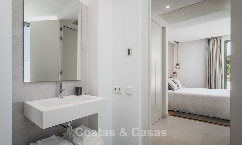 Stijlvolle hedendaagse villa te koop op de New Golden Mile tussen Marbella en Estepona 799489