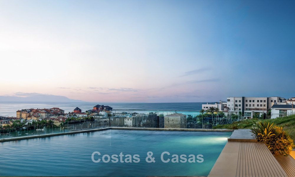 Lancering! Modernistische nieuwbouwappartementen met zeezicht te koop in het centrum van Estepona 799546
