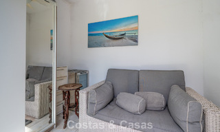 Instapklare, gemoderniseerde mediterrane villa te koop op enkele meters van het strand tussen Marbella en Estepona 799605 