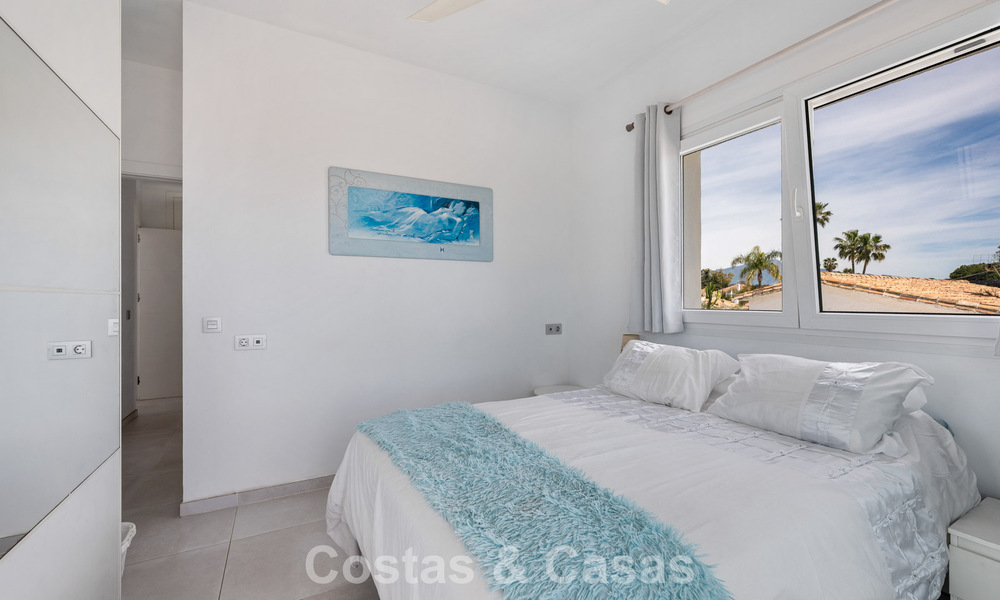 Instapklare, gemoderniseerde mediterrane villa te koop op enkele meters van het strand tussen Marbella en Estepona 799617