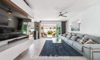 Instapklare, gemoderniseerde mediterrane villa te koop op enkele meters van het strand tussen Marbella en Estepona 799621 