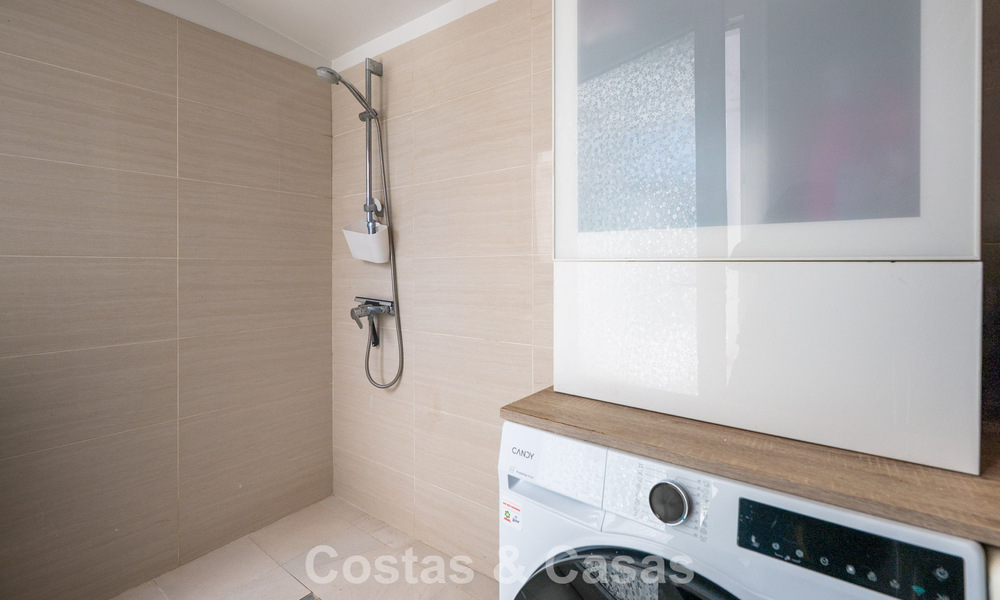 Instapklare, gemoderniseerde mediterrane villa te koop op enkele meters van het strand tussen Marbella en Estepona 799626