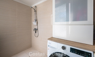 Instapklare, gemoderniseerde mediterrane villa te koop op enkele meters van het strand tussen Marbella en Estepona 799626 