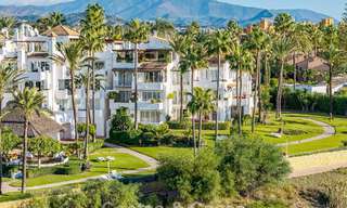 Exclusief gerenoveerd frontlinie strand appartement met direct zeezicht te koop op de New Golden Mile, Estepona Oost 799553 