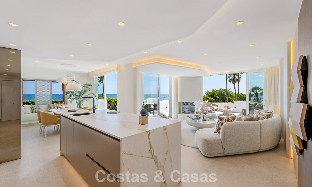 Exclusief gerenoveerd frontlinie strand appartement met direct zeezicht te koop op de New Golden Mile, Estepona Oost 799565