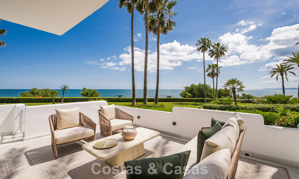 Exclusief gerenoveerd frontlinie strand appartement met direct zeezicht te koop op de New Golden Mile, Estepona Oost 799570