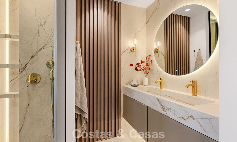 Exclusief gerenoveerd frontlinie strand appartement met direct zeezicht te koop op de New Golden Mile, Estepona Oost 799574