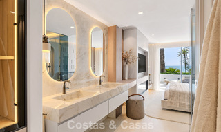 Exclusief gerenoveerd frontlinie strand appartement met direct zeezicht te koop op de New Golden Mile, Estepona Oost 799575 