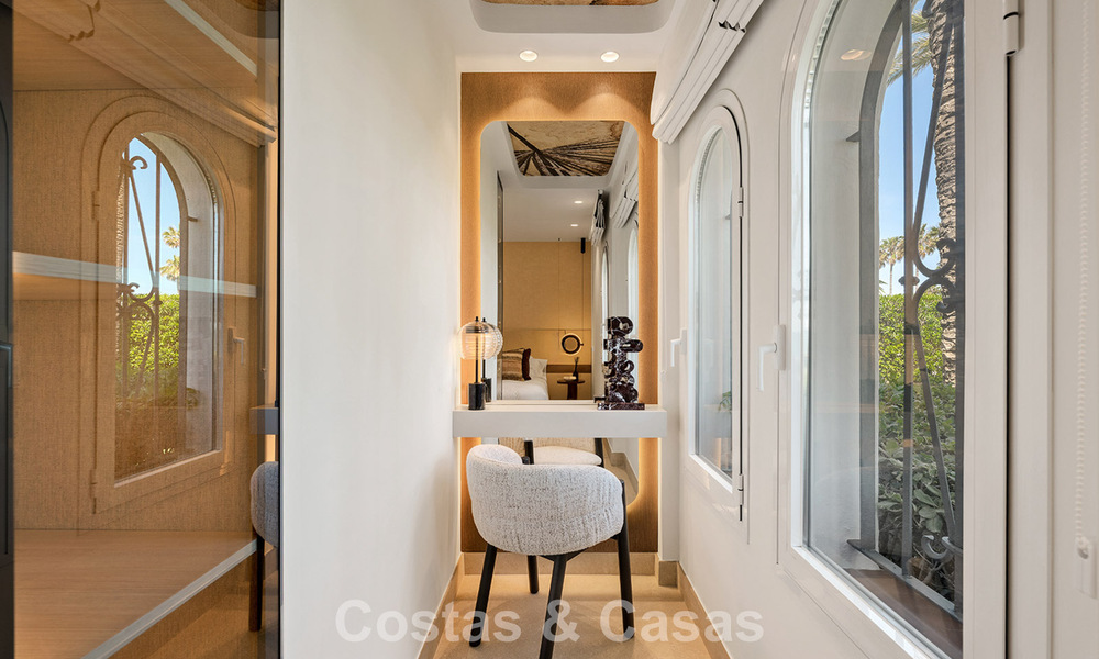 Exclusief gerenoveerd frontlinie strand appartement met direct zeezicht te koop op de New Golden Mile, Estepona Oost 799577