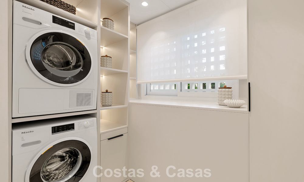 Exclusief gerenoveerd frontlinie strand appartement met direct zeezicht te koop op de New Golden Mile, Estepona Oost 799582
