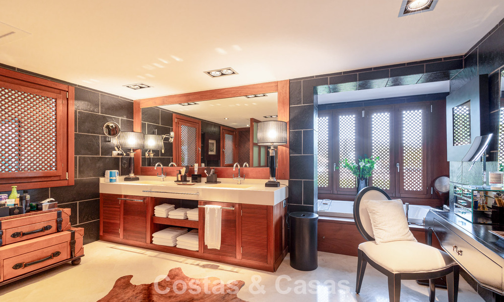 Tijdloze Andalusische luxevilla in dé exclusieve gated community te koop van Los Monteros, Marbella 799679