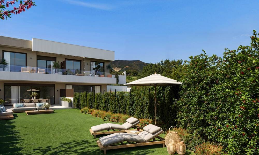 Moderne nieuwbouwhuizen met berg- en zeezicht te koop in een resort-stijl complex in Fuengirola, Costa del Sol 799601