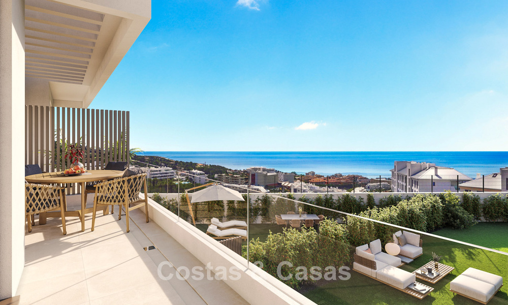 Moderne nieuwbouwhuizen met berg- en zeezicht te koop in een resort-stijl complex in Fuengirola, Costa del Sol 799604