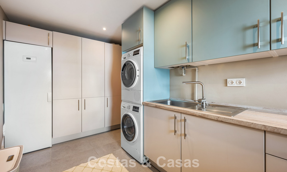 Gerenoveerd, frontline golf appartement te koop dicht bij alle voorzieningen in Guadalmina Alta en San Pedro, Marbella 799684