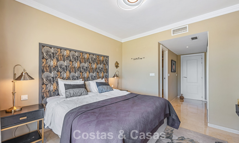 Gerenoveerd, frontline golf appartement te koop dicht bij alle voorzieningen in Guadalmina Alta en San Pedro, Marbella 799692