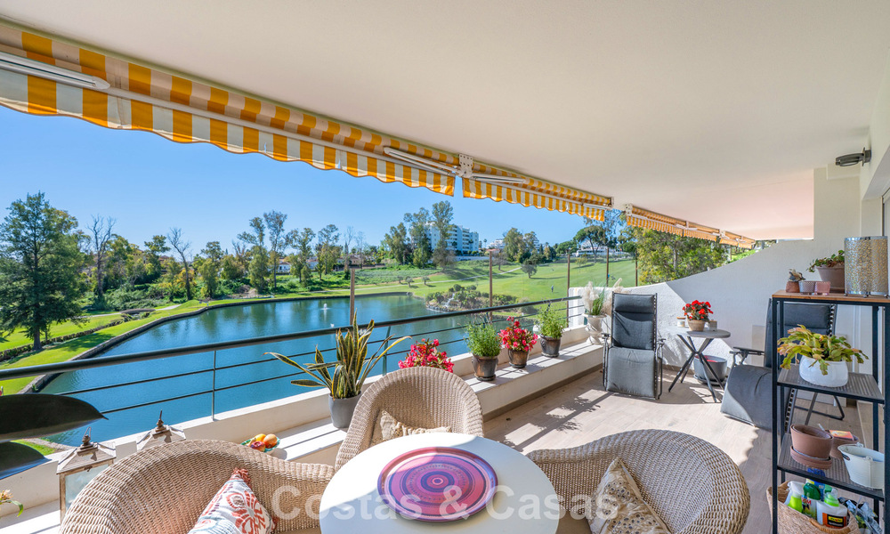 Gerenoveerd, frontline golf appartement te koop dicht bij alle voorzieningen in Guadalmina Alta en San Pedro, Marbella 799698