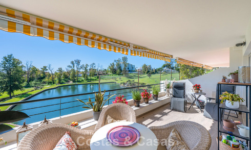 Gerenoveerd, frontline golf appartement te koop dicht bij alle voorzieningen in Guadalmina Alta en San Pedro, Marbella 799698