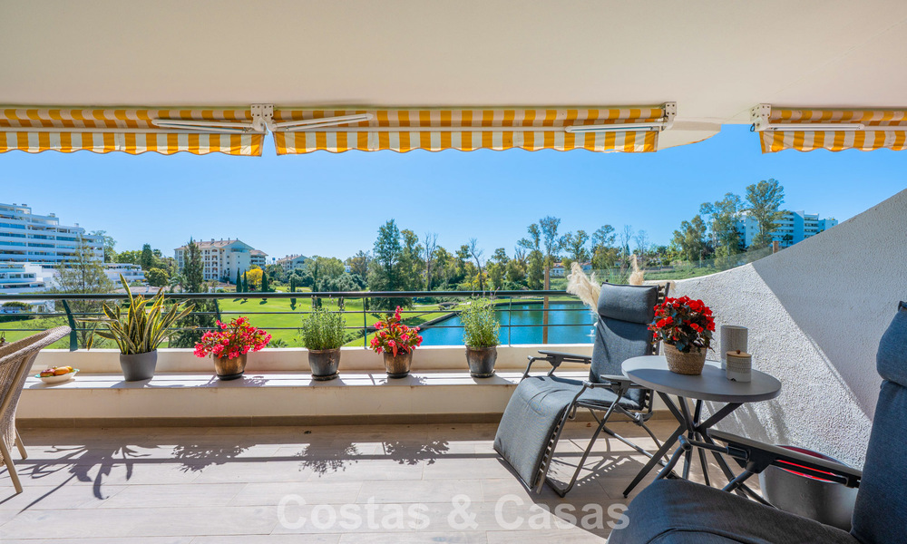 Gerenoveerd, frontline golf appartement te koop dicht bij alle voorzieningen in Guadalmina Alta en San Pedro, Marbella 799699