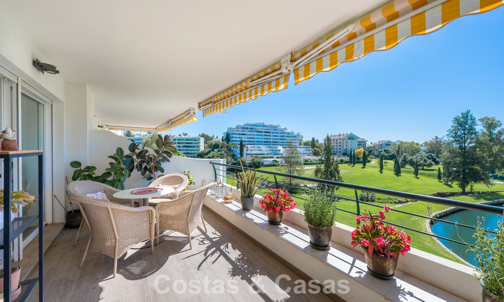 Gerenoveerd, frontline golf appartement te koop dicht bij alle voorzieningen in Guadalmina Alta en San Pedro, Marbella 799700