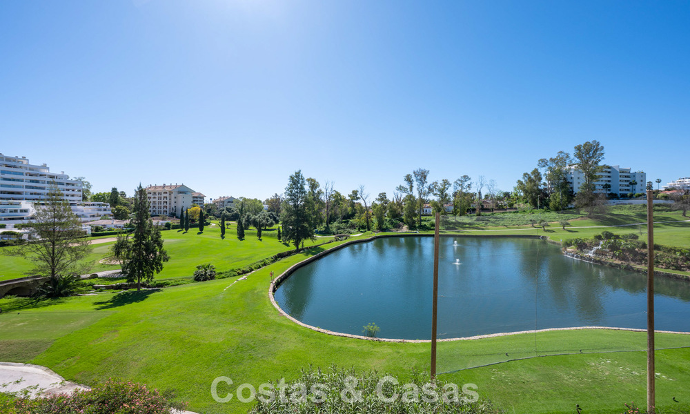 Gerenoveerd, frontline golf appartement te koop dicht bij alle voorzieningen in Guadalmina Alta en San Pedro, Marbella 799701
