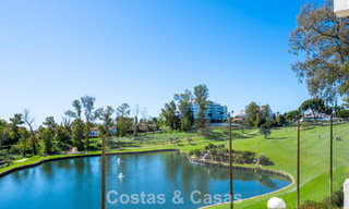 Gerenoveerd, frontline golf appartement te koop dicht bij alle voorzieningen in Guadalmina Alta en San Pedro, Marbella 799703 