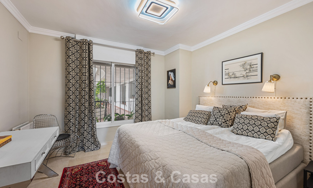 Gerenoveerd, frontline golf appartement te koop dicht bij alle voorzieningen in Guadalmina Alta en San Pedro, Marbella 799704